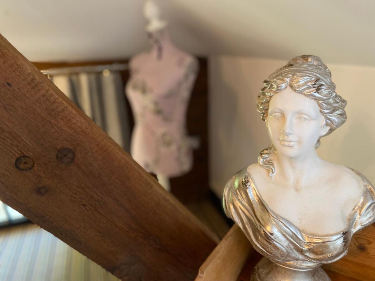 Betsey Trotwood. Historic Stylish 2-Bed Cottage. Blundeston Eksteriør bilde