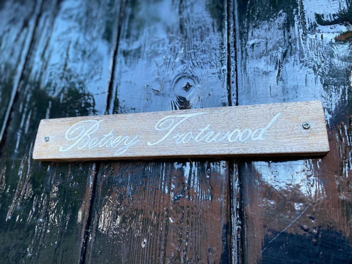 Betsey Trotwood. Historic Stylish 2-Bed Cottage. Blundeston Eksteriør bilde